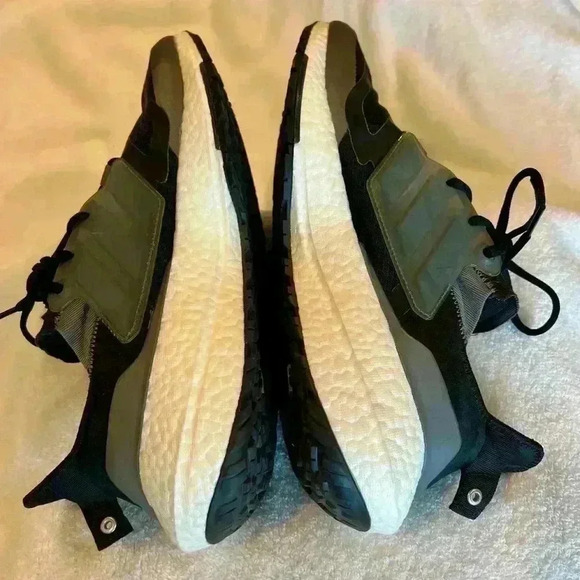 ADIDAS UltraBOOST 22 Cold.RDY Running
Black Grey Shoes Size 10 RARE - Picture 8 of 12